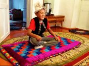 jeune chanteur chants traditionnels Khirghiz